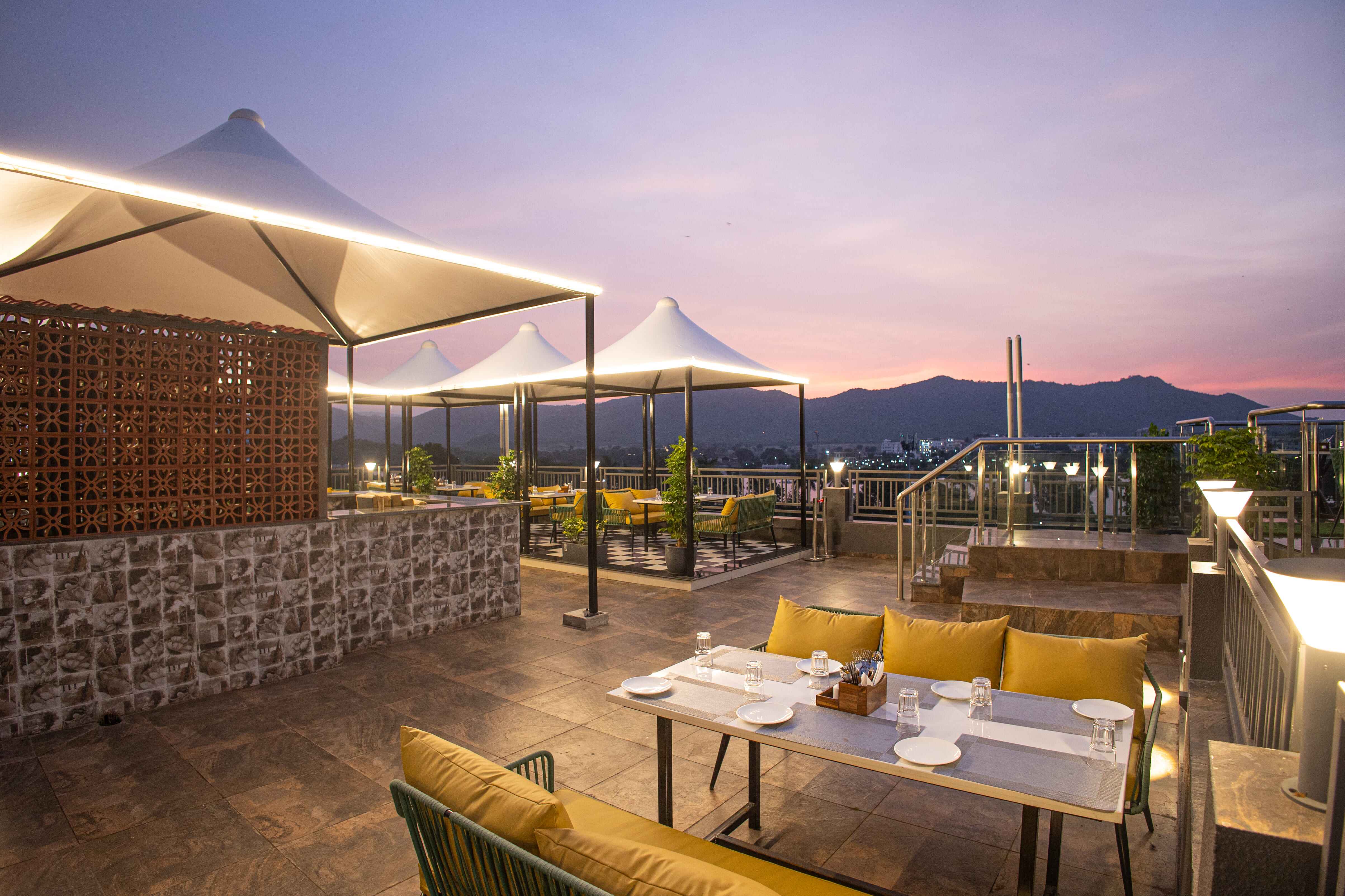 best glass deck Restaurant in india